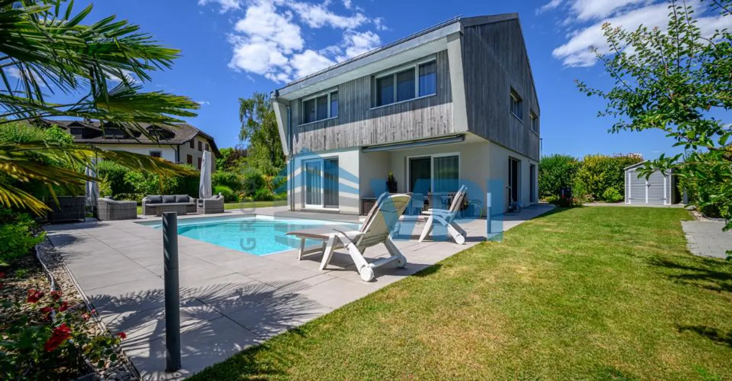 Magnifica villa indipendente di 6,5 locali con piscina - Foto 3 di 12