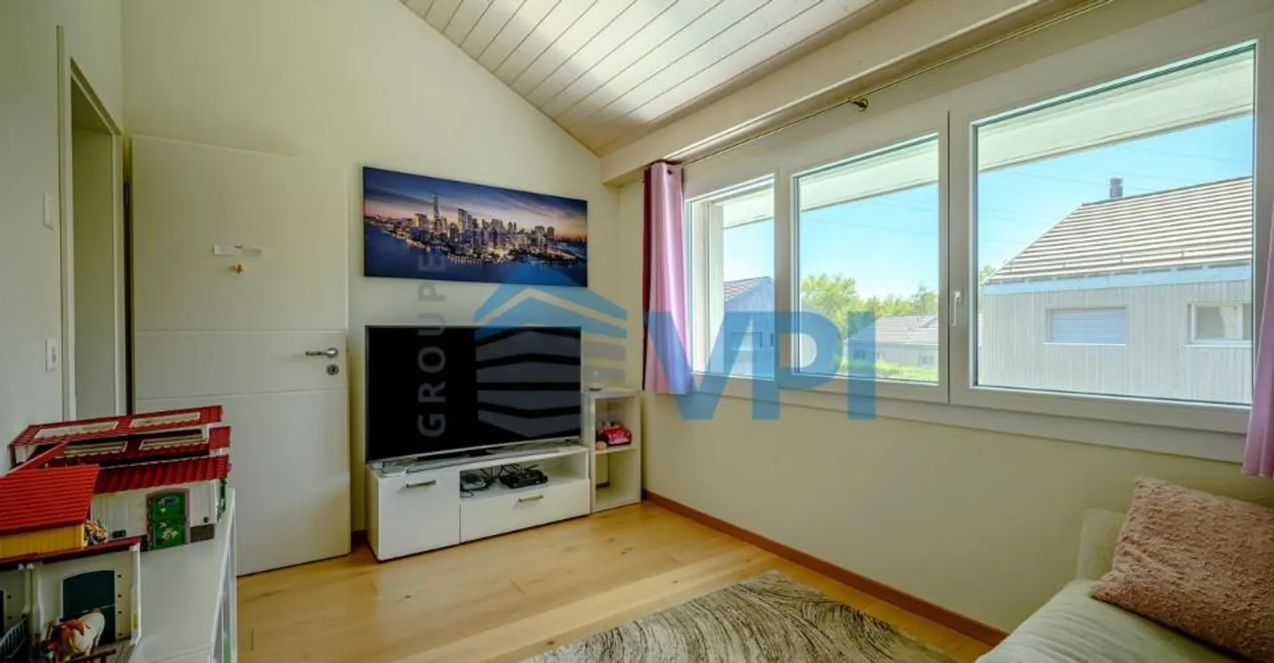 Magnifica villa indipendente di 6,5 locali con piscina - Foto 9 di 12