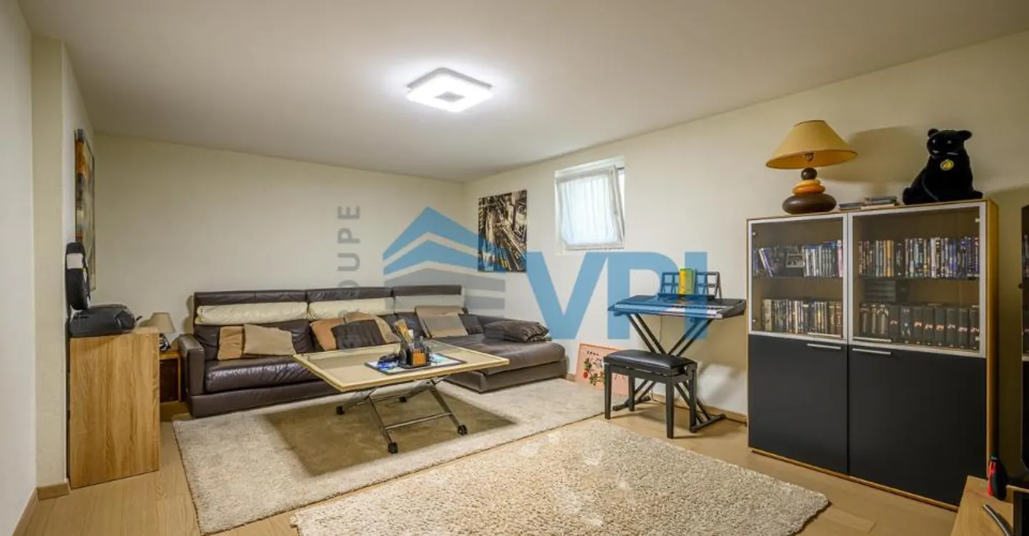 Magnifica villa indipendente di 6,5 locali con piscina - Foto 11 di 12