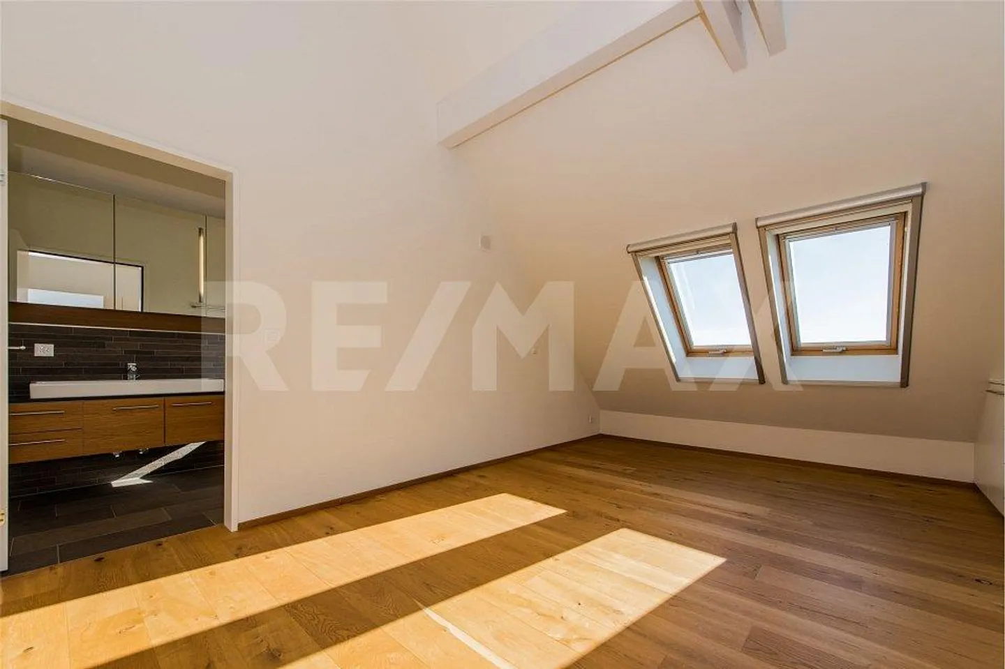 High Standard in the 3 ½-Room Minergie Maisonette Apartment - Photo 6 of 12