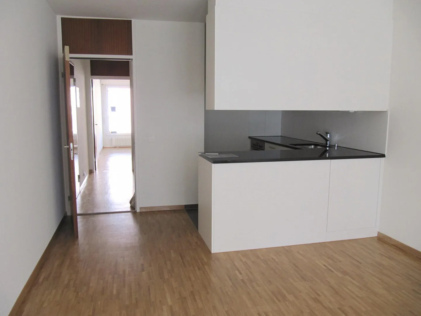 Appartamento centrale di 2,5 stanze con balcone - Foto 2 di 8