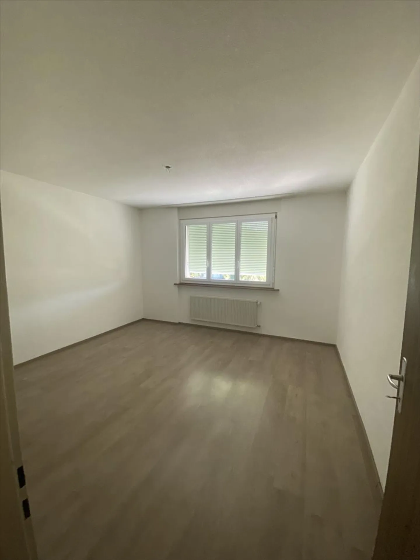 Appartement avec balcon et 4.5 pièces - Photo 3 sur 10