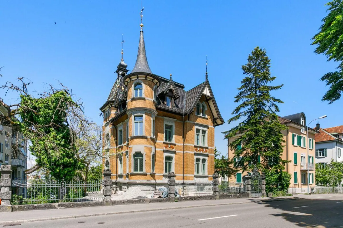 Villa entièrement rénovée dans un emplacement central avec vue sur le lac - Photo 1 sur 16