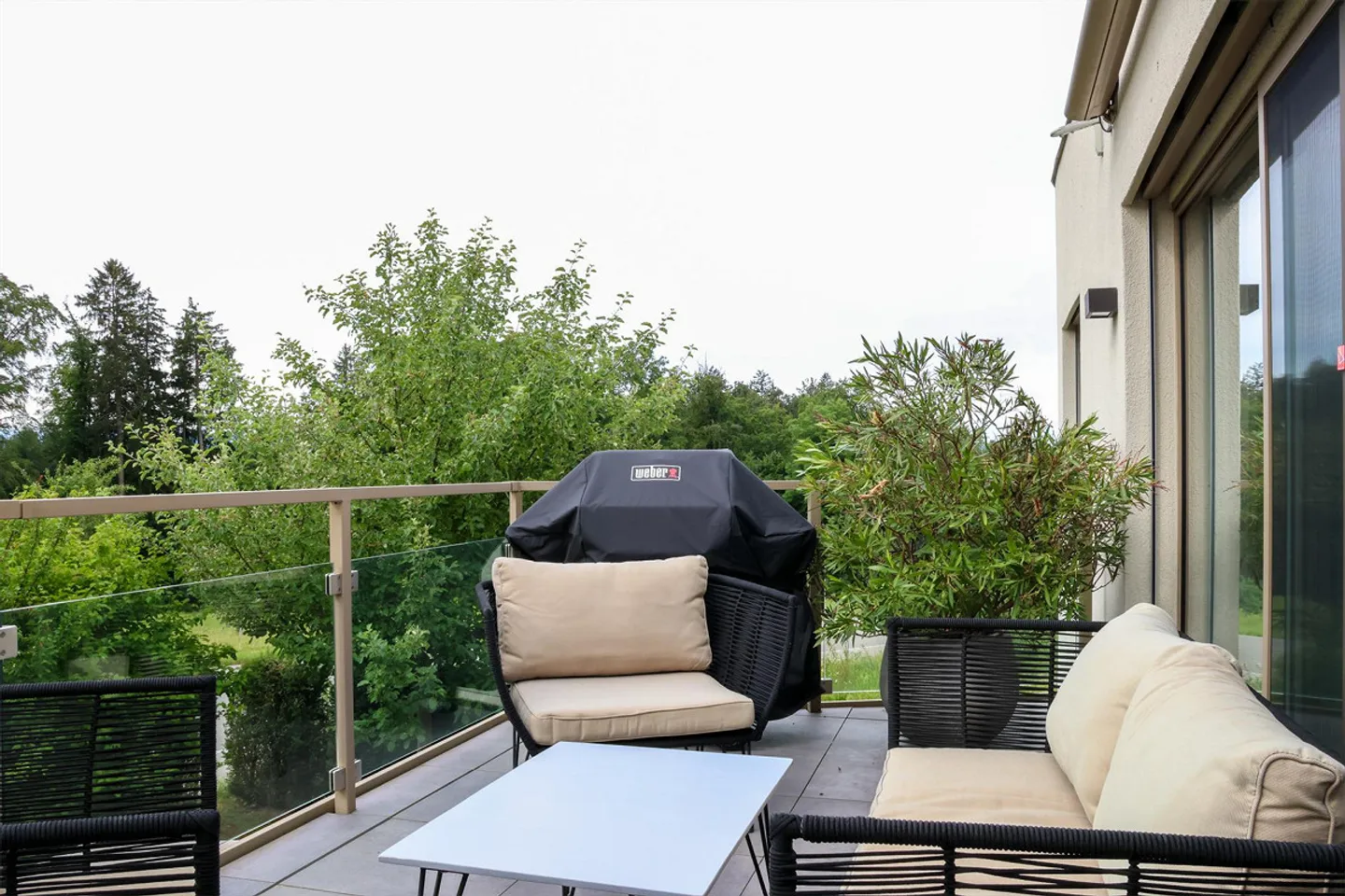 Appartement moderne de 3,5 pièces à Pfäffikon ZH - Photo 2 sur 7