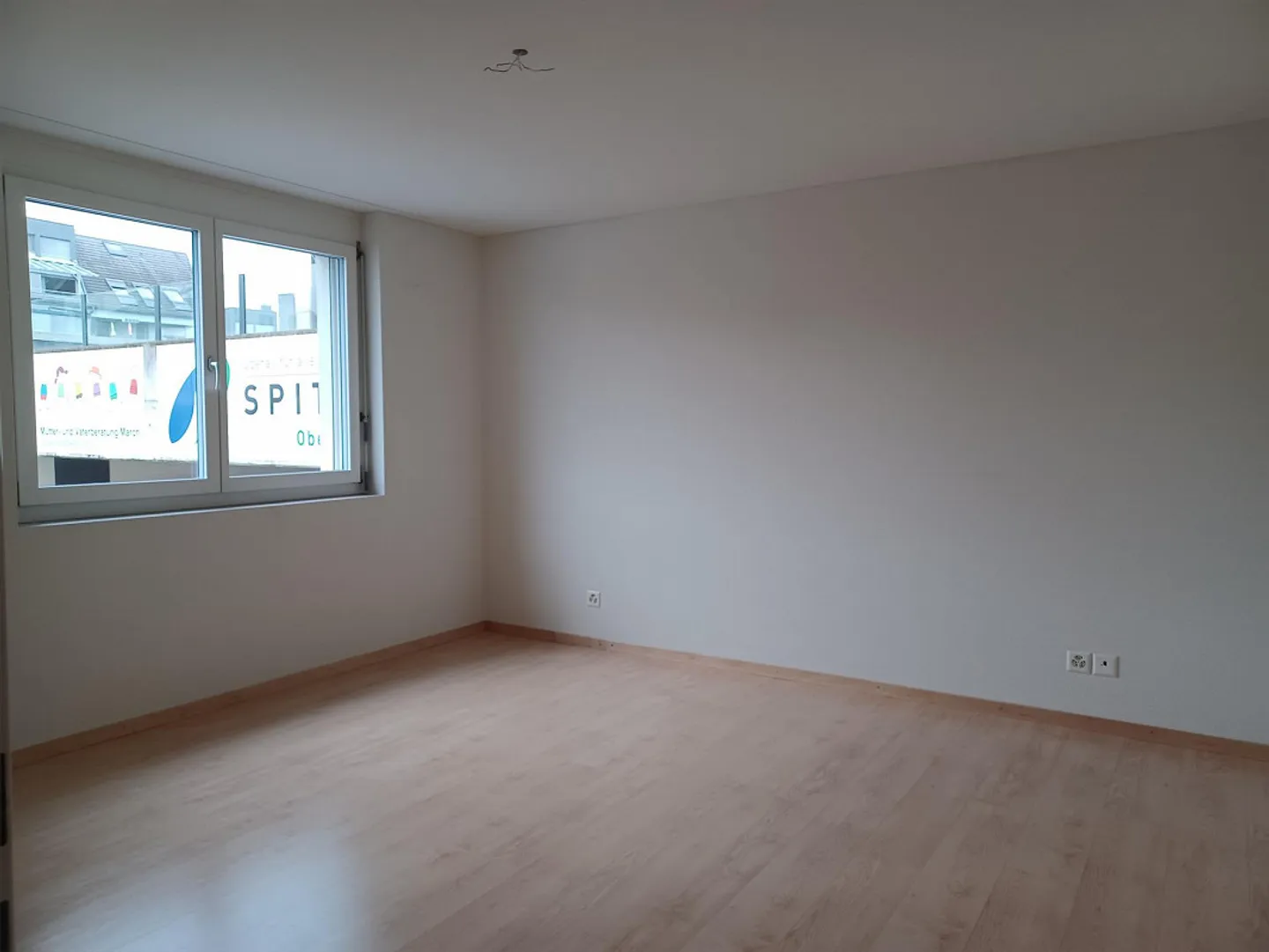 Appartement attrayant de 3,5 pièces avec grand espace de vie et cuisine moderne - Photo 4 sur 5