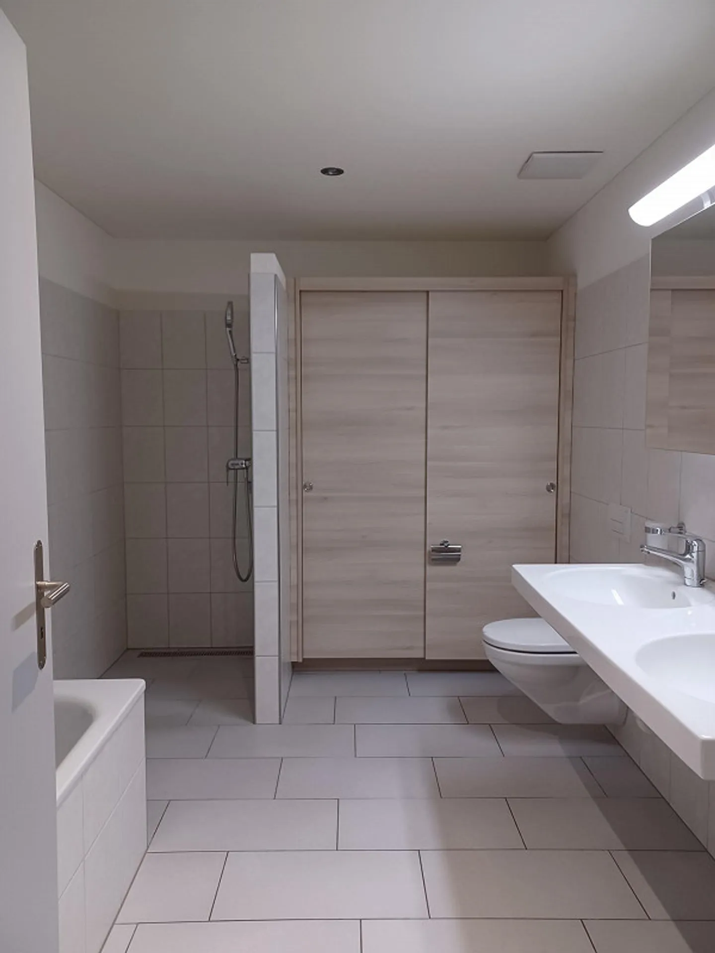 Appartement attrayant de 3,5 pièces avec grand espace de vie et cuisine moderne - Photo 5 sur 5