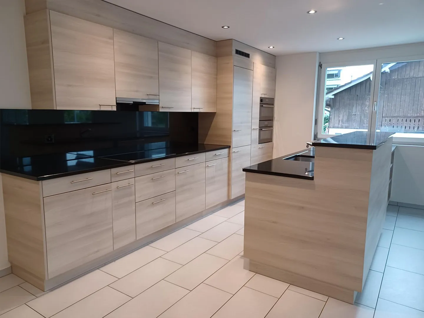 Appartement attrayant de 3,5 pièces avec grand espace de vie et cuisine moderne - Photo 1 sur 5