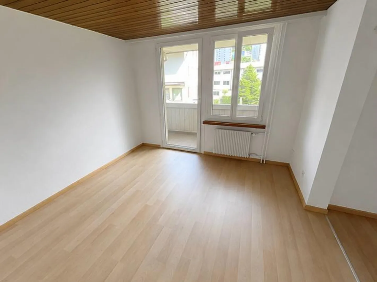 Charming 2-room apartment in a central location in St. Gallen - Photo 2 of 7