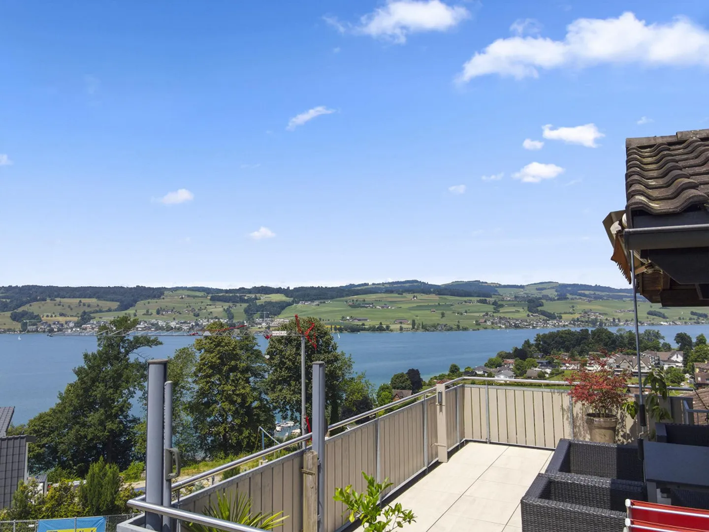 Esclusivo attico di 5 stanze con vista lago non ostacolata a Greppen - Disponibile da ottobre 2025 - Foto 1 di 5