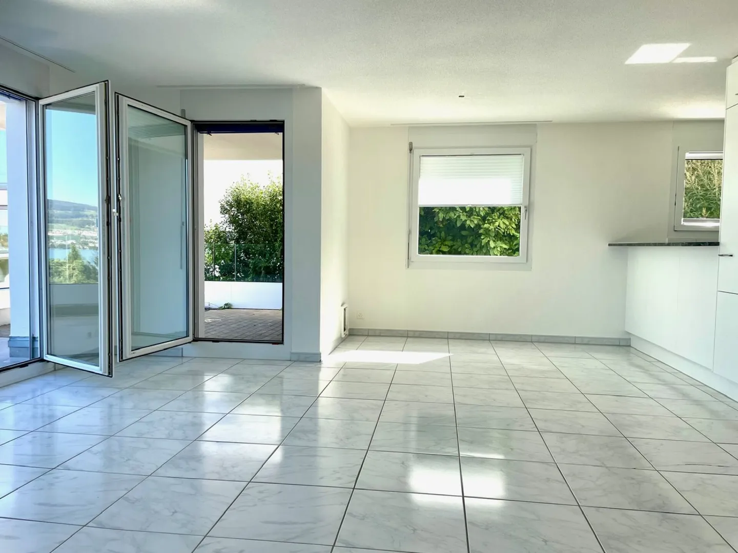 Duplex con vista lago, piscina, terrazza, giardino, vari posti a sedere - Foto 6 di 24