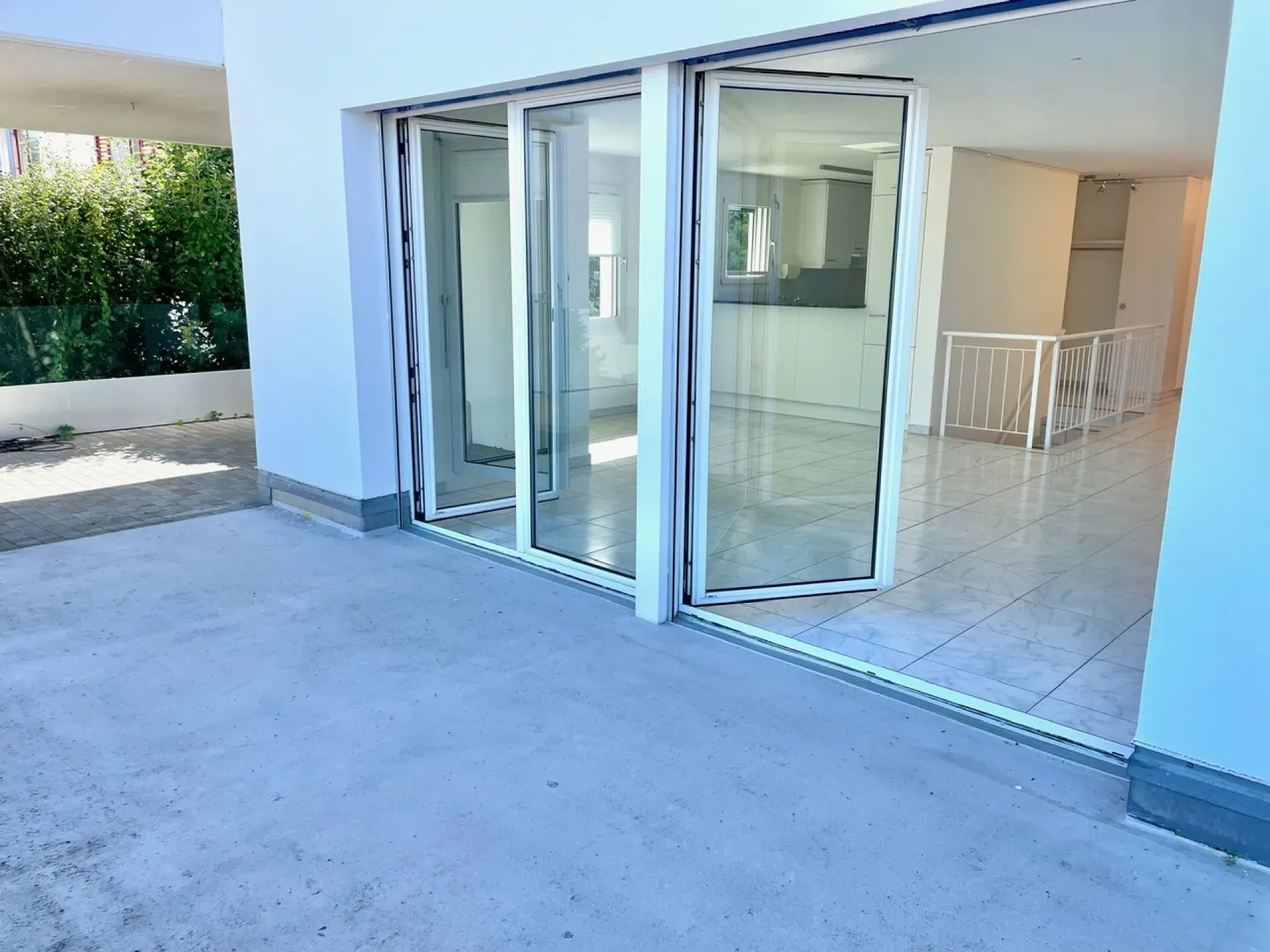 Duplex con vista lago, piscina, terrazza, giardino, vari posti a sedere - Foto 4 di 24
