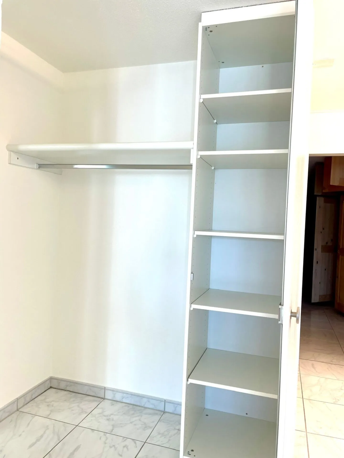 Duplex con vista lago, piscina, terrazza, giardino, vari posti a sedere - Foto 10 di 24