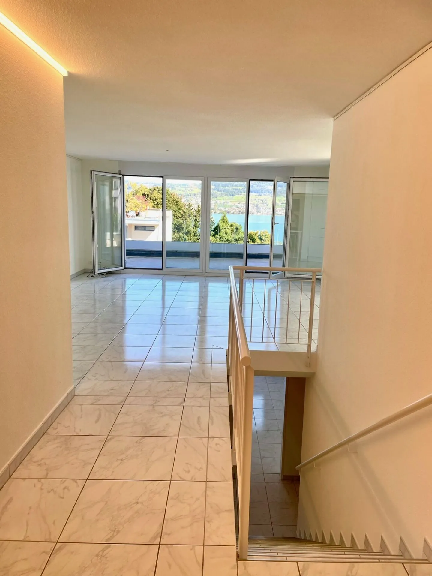 Duplex con vista lago, piscina, terrazza, giardino, vari posti a sedere - Foto 16 di 24