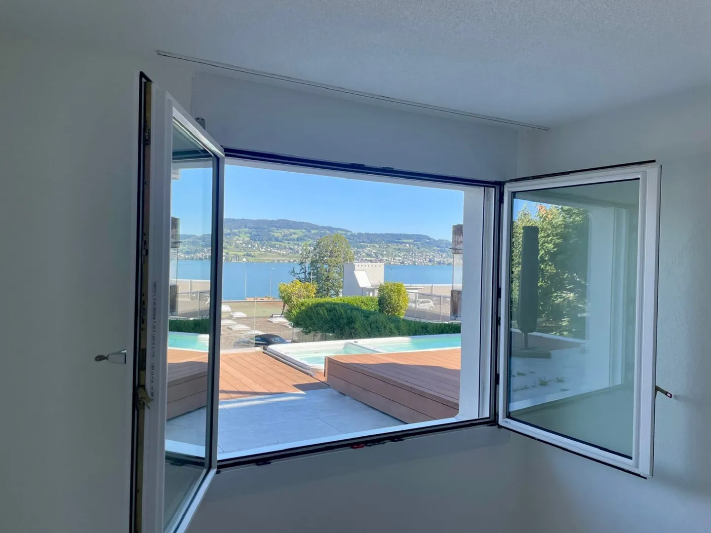 Duplex con vista lago, piscina, terrazza, giardino, vari posti a sedere - Foto 18 di 24