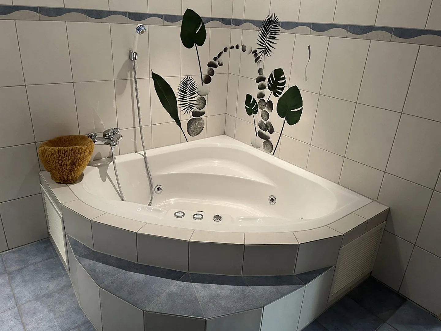 Ampio appartamento di 3.5 stanze con vista lago - Foto 2 di 10