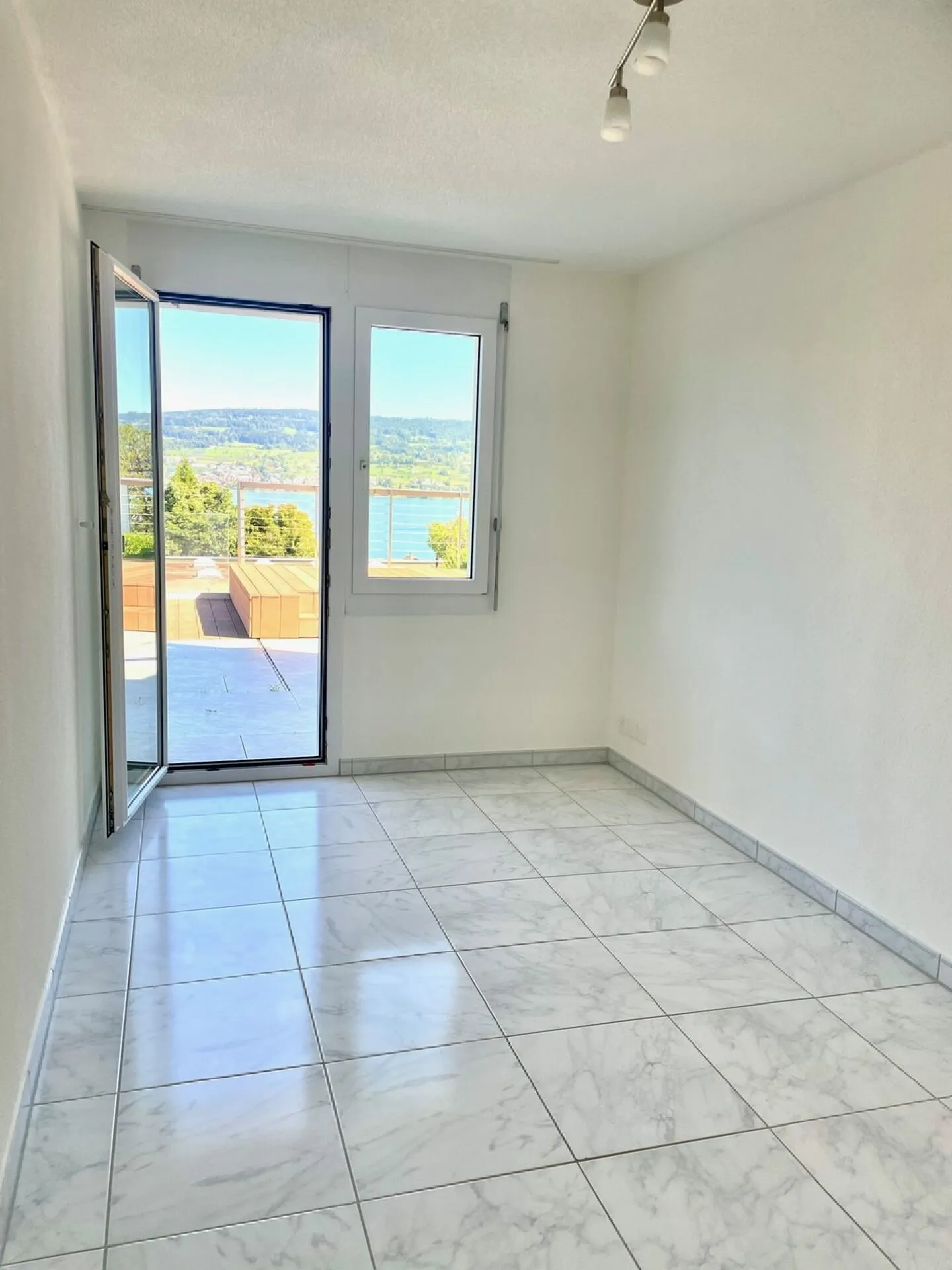 Duplex con vista lago, piscina, terrazza, giardino, vari posti a sedere - Foto 19 di 24