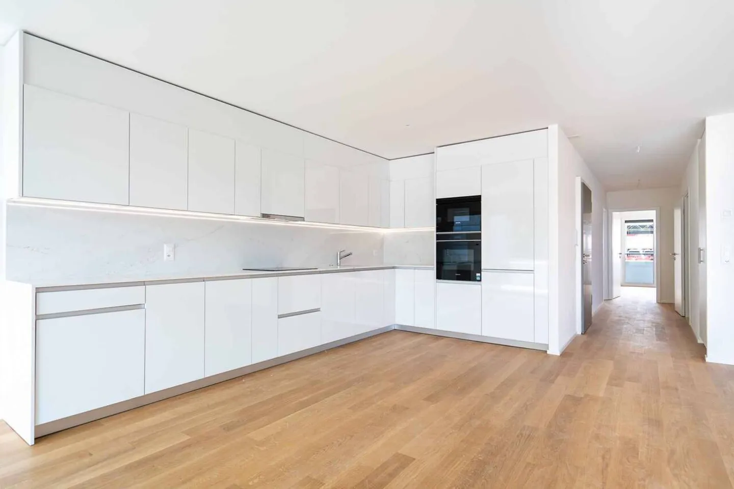 Nuova promozione: appartamento d'angolo di 4,5 stanze con balcone coperto di 54 - Foto 4 di 13