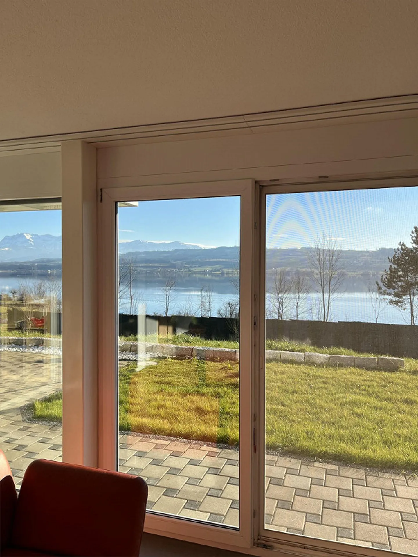Ampio appartamento di 3.5 stanze con vista lago - Foto 7 di 10