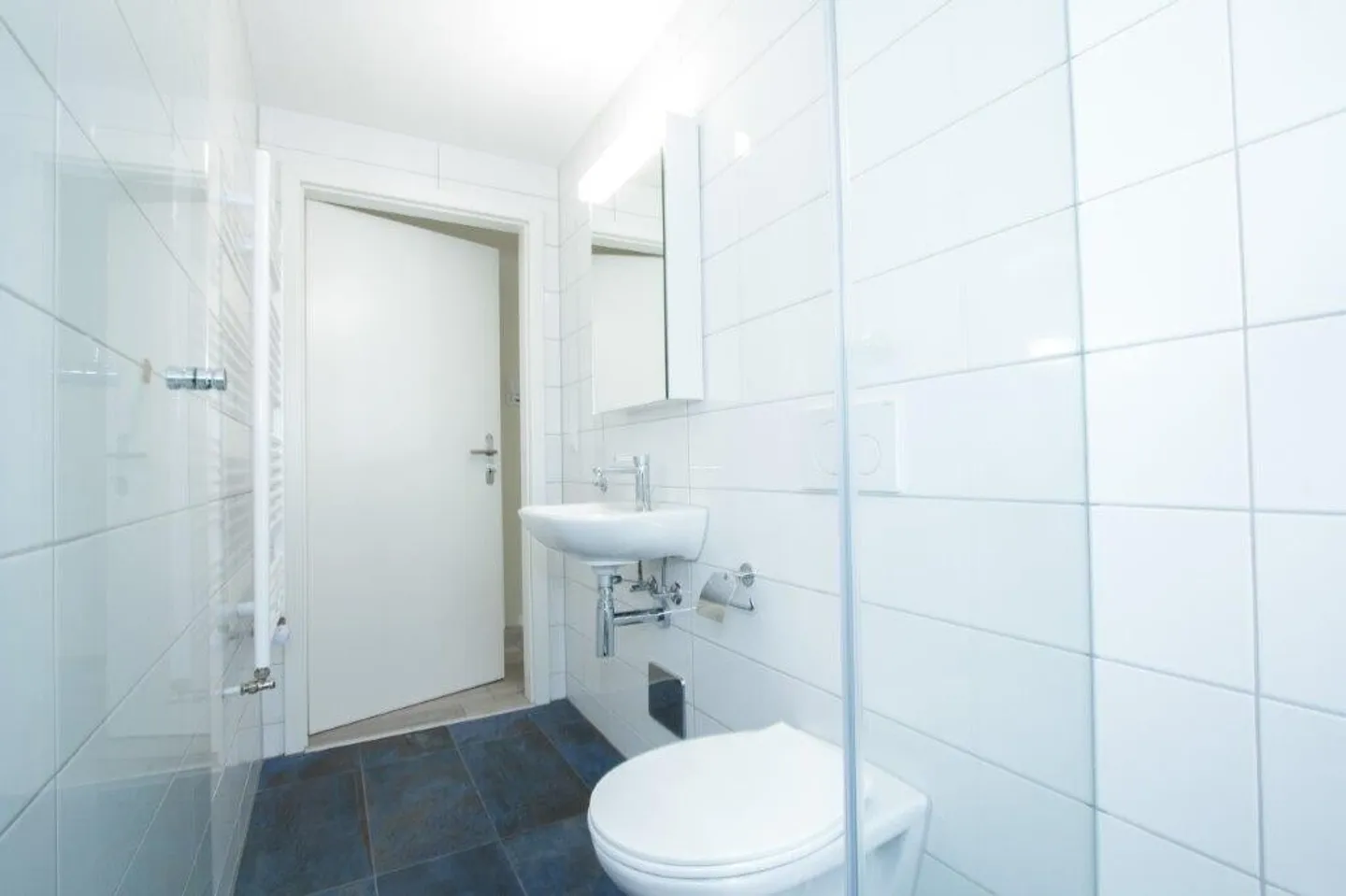 Modernes Apartment mit Seesicht - Foto 3 von 9