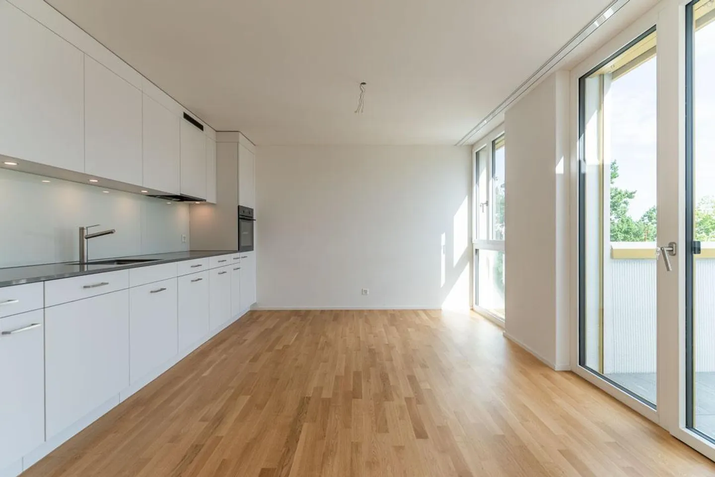 In the Heart of Altstetten - Penthouse Apartment with a View and Sunshine - Photo 2 of 11