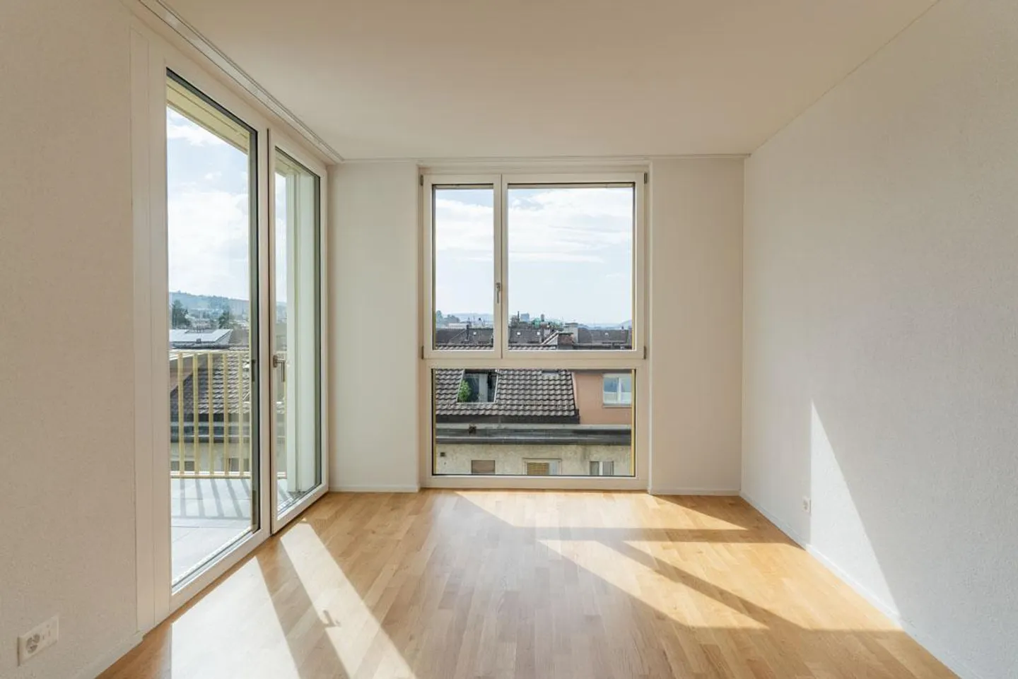 In the Heart of Altstetten - Penthouse Apartment with a View and Sunshine - Photo 4 of 11
