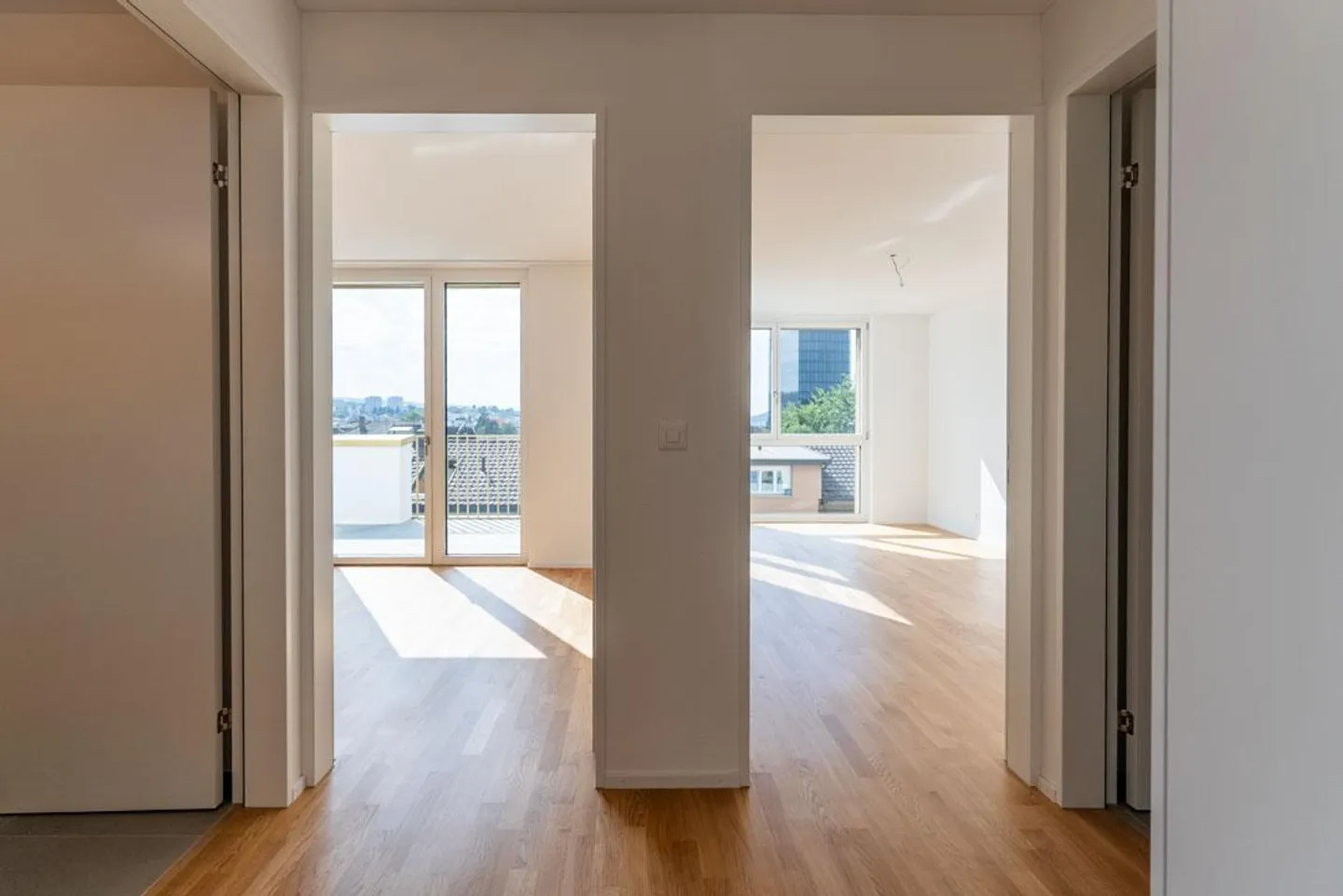 In the Heart of Altstetten - Penthouse Apartment with a View and Sunshine - Photo 5 of 11