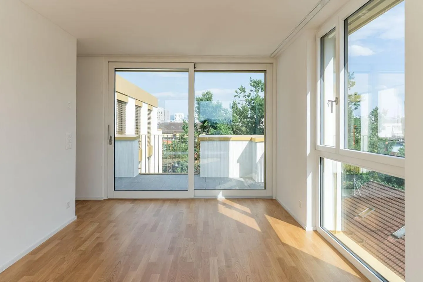 In the Heart of Altstetten - Penthouse Apartment with a View and Sunshine - Photo 6 of 11