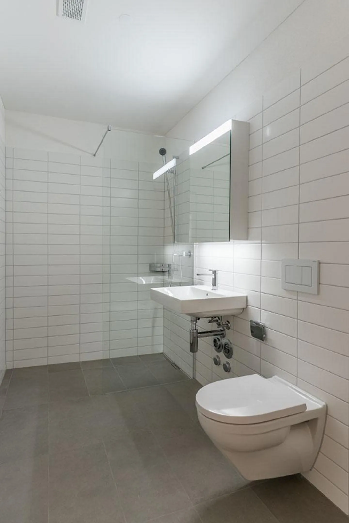 In the Heart of Altstetten - Penthouse Apartment with a View and Sunshine - Photo 8 of 11
