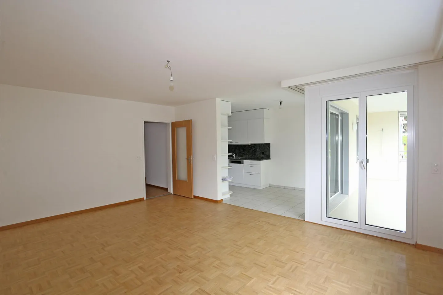 Quietly located 5.5-room apartment near the forest - Photo 4 of 9