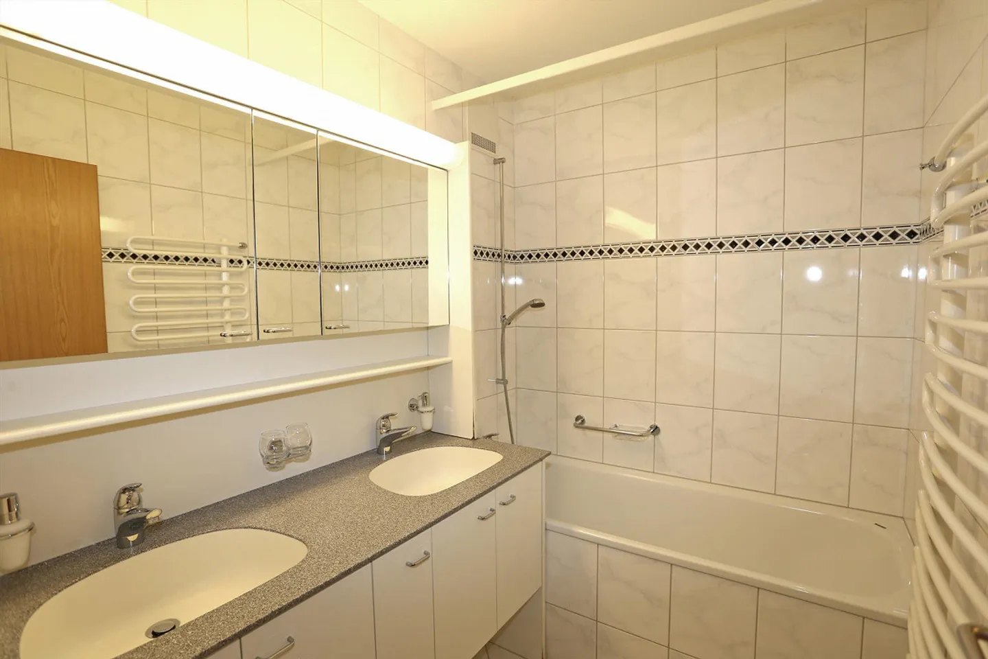 Quietly located 5.5-room apartment near the forest - Photo 6 of 9