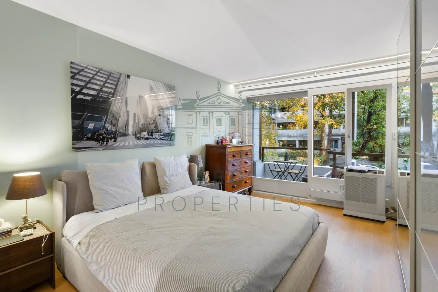 CHAMPEL - RENOVATED APARTMENT WITH BEAUTIFUL AMENITIES - Photo 5 of 9