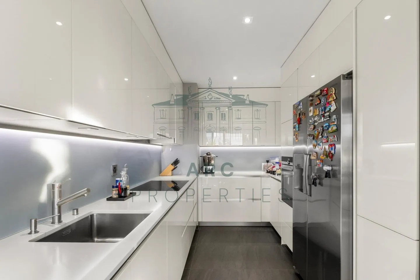 CHAMPEL - RENOVATED APARTMENT WITH BEAUTIFUL AMENITIES - Photo 3 of 9