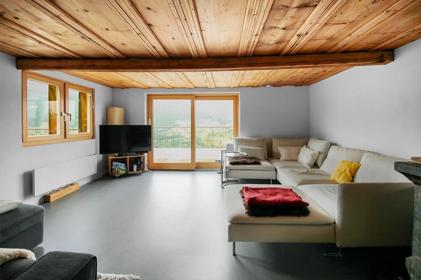6.5-Zimmer Doppelhaushälfte - Foto 1 von 13