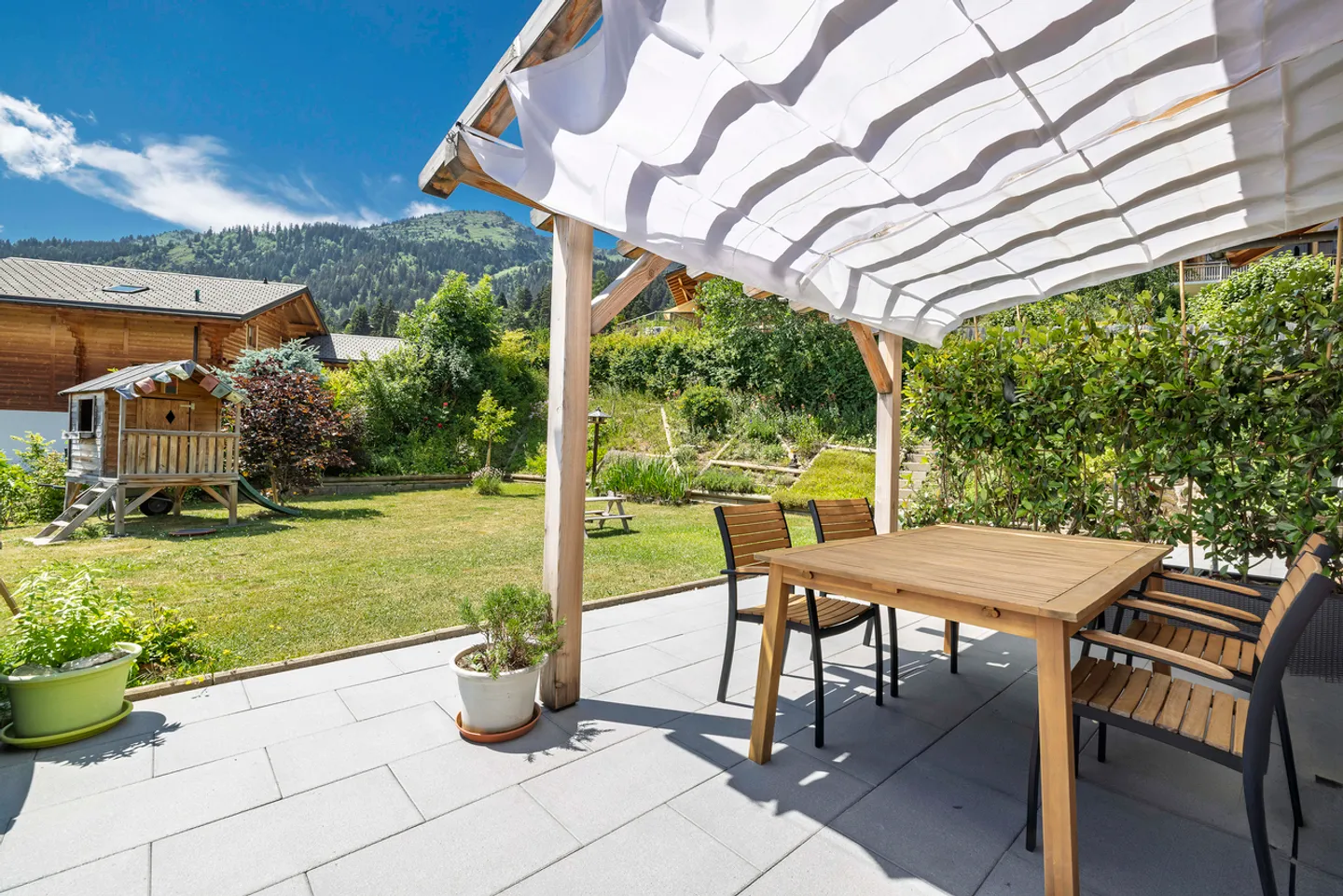 Modern Chalet with Stunning Views - Photo 4 of 19