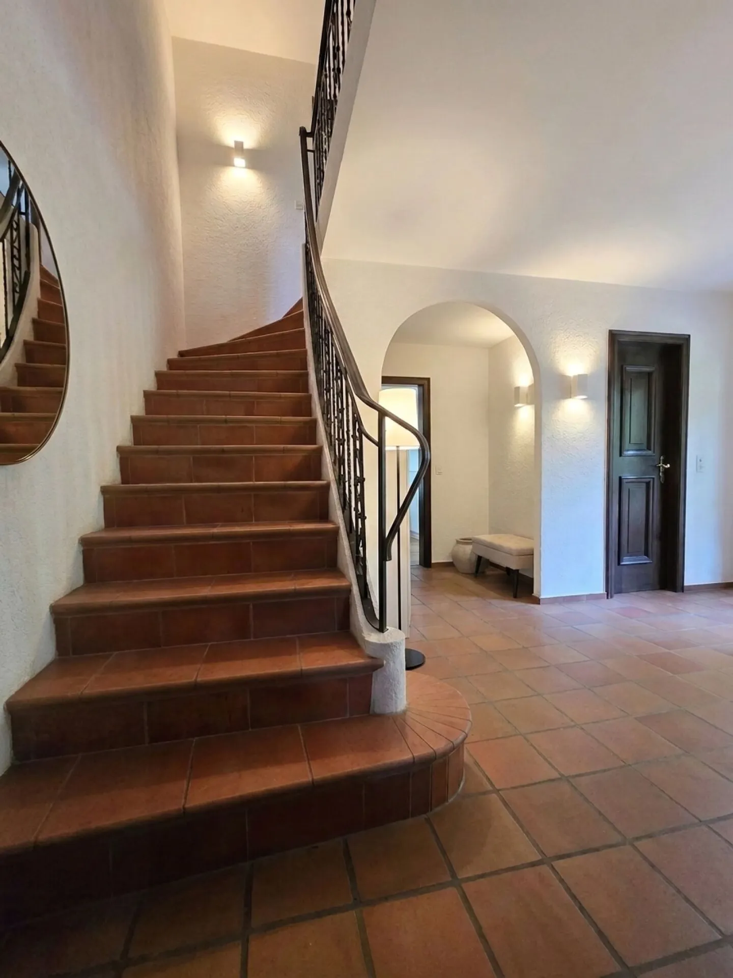 Elegante Villa mit Aussicht - Foto 4 von 17
