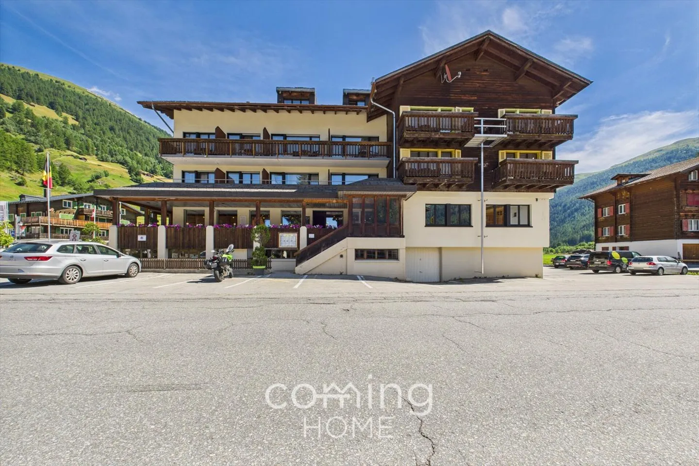 Hotel esclusivo in posizione privilegiata a Ulrichen: investimento interessante a Goms - Foto 1 di 13
