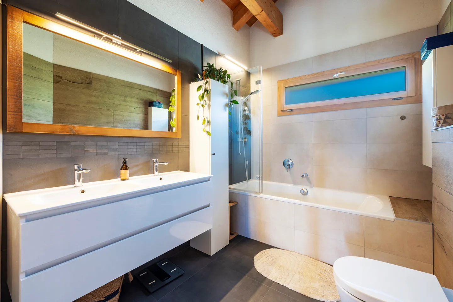 Modern Chalet with Stunning Views - Photo 14 of 19