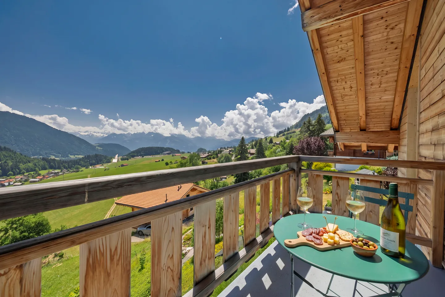 Modern Chalet with Stunning Views - Photo 11 of 19