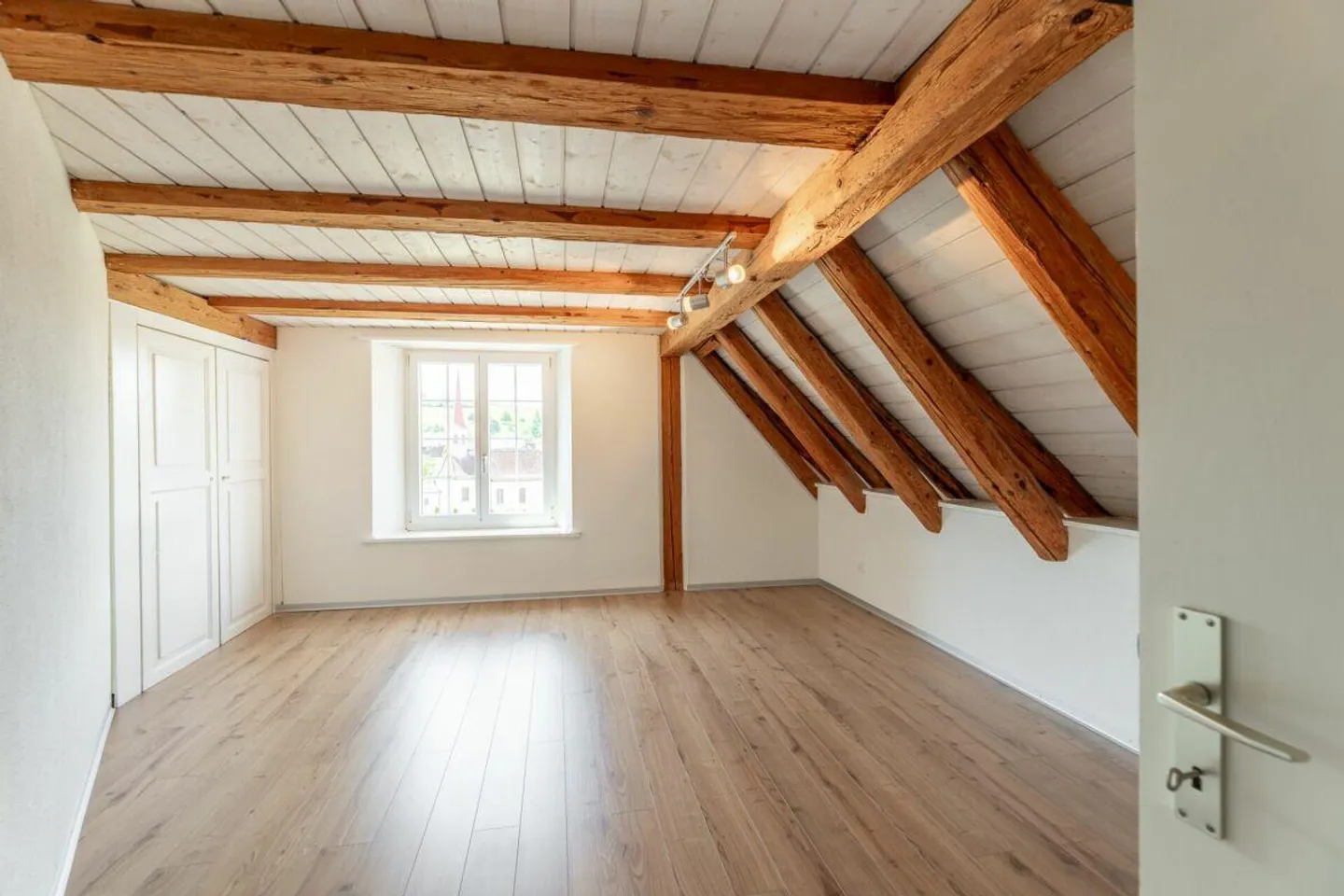 Single-family house with history in a rural setting - Photo 7 of 12