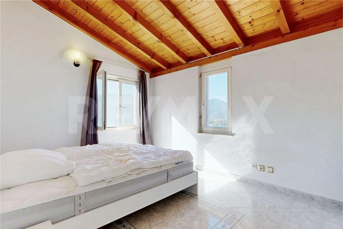 4.5 Room House - Photo 8 of 13