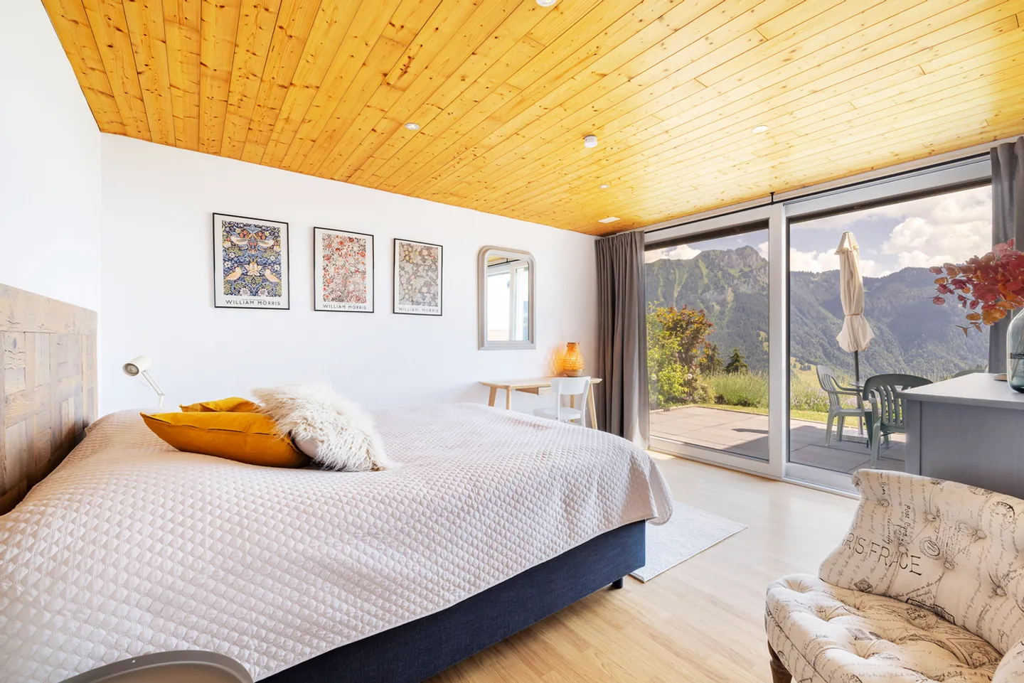 Modern Chalet with Stunning Views - Photo 18 of 19