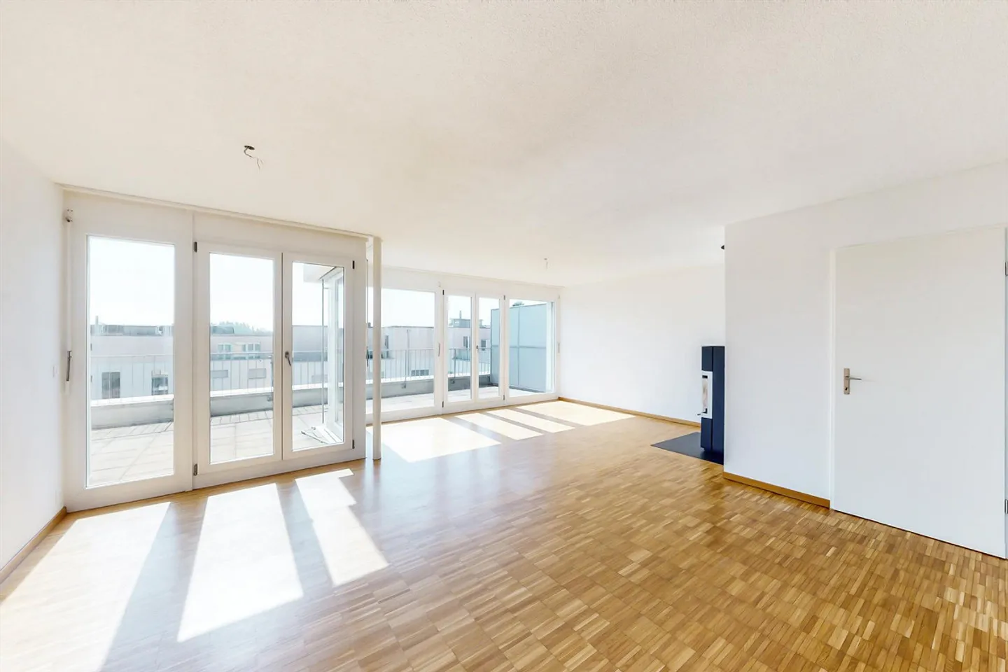 Bel appartement moderne dans la verdure - Photo 2 sur 6