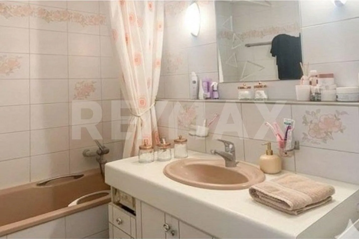 Ampia casa d'angolo con vista lago - Foto 6 di 13