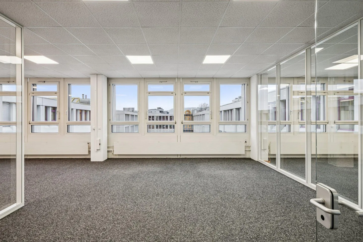 Bureaux prêts à emménager et aménagés pour CHF 90.00/m²/an - Photo 7 sur 13