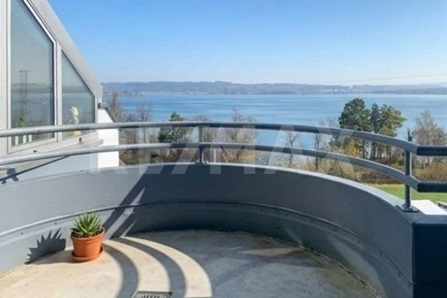 Ampia casa d'angolo con vista lago - Foto 12 di 13