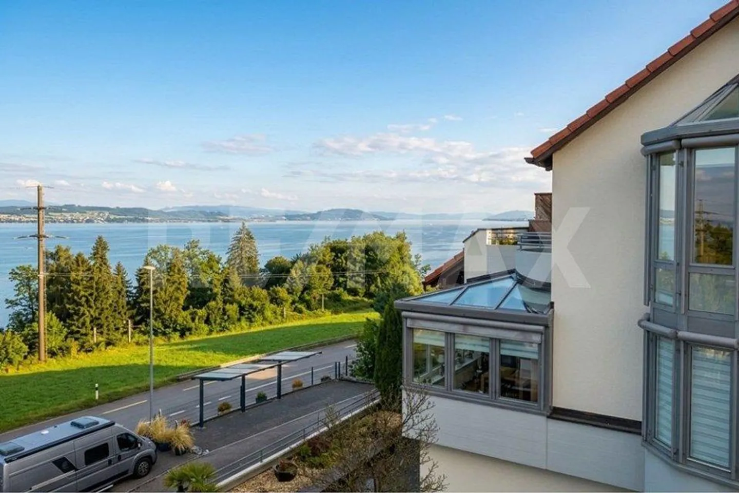 Ampia casa d'angolo con vista lago - Foto 13 di 13