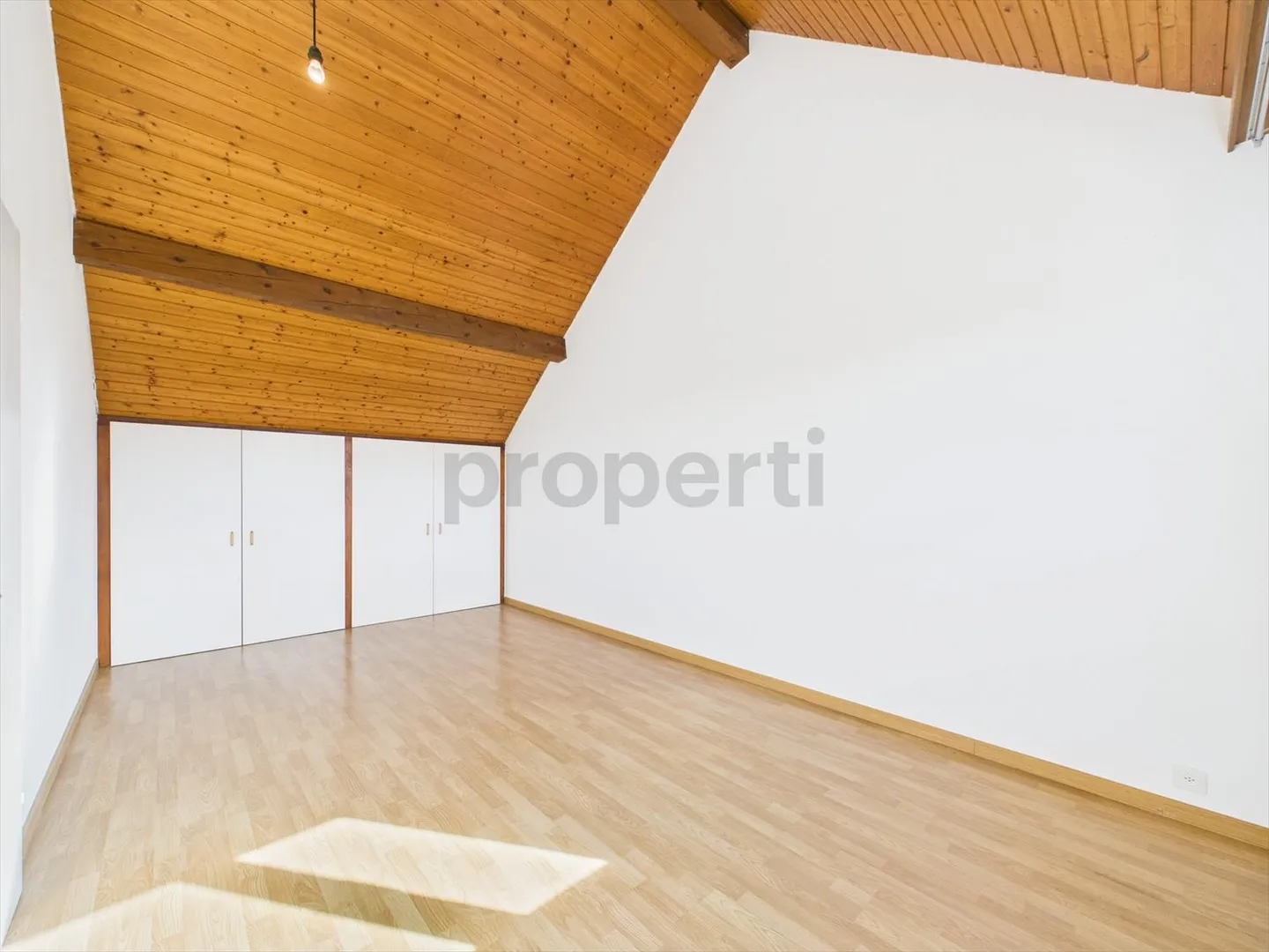 Renoviertes 5,5-Zimmer-Doppelhaus mit Garten, Veranda und großem Wohnzimmer - Foto 5 von 13