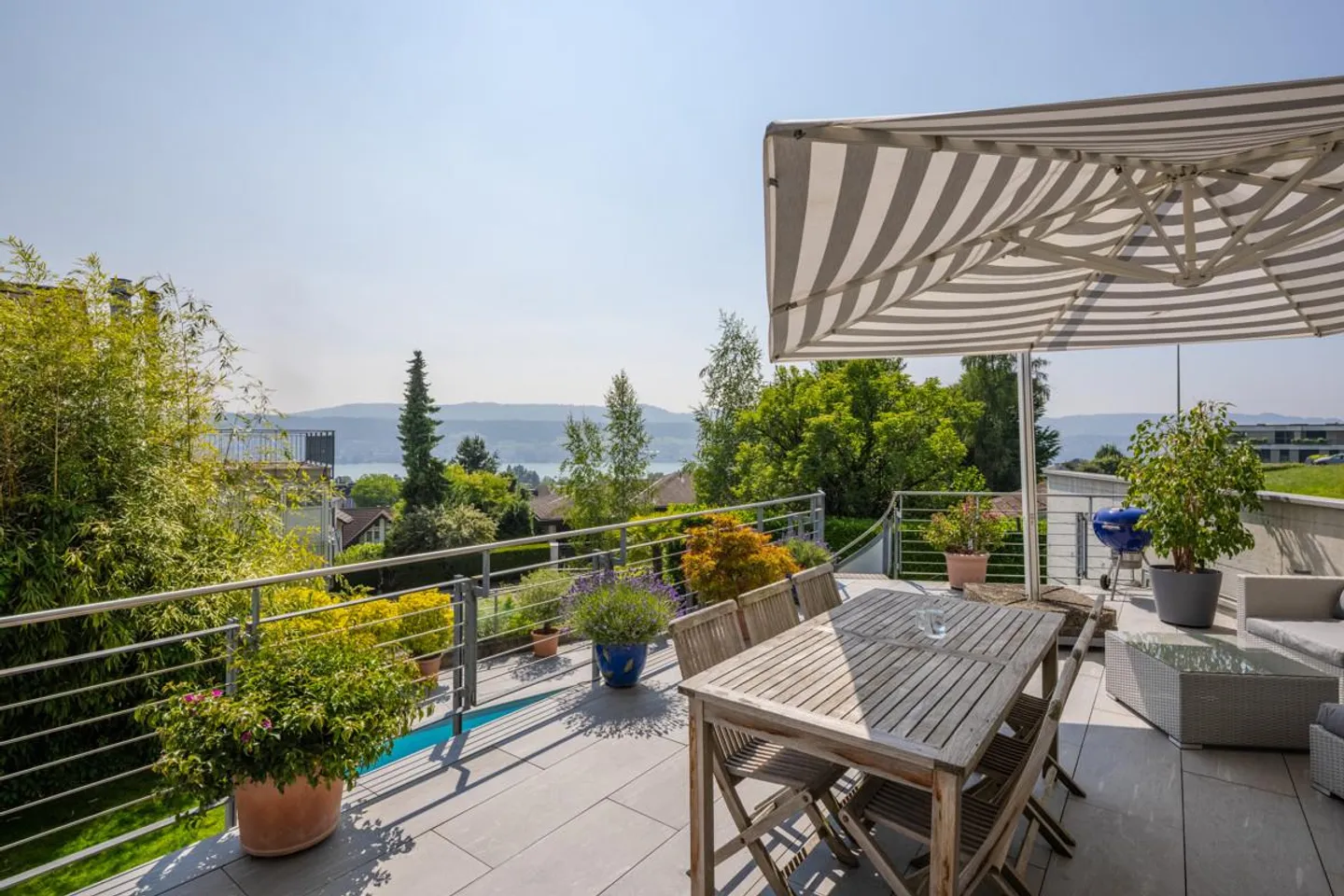 Herrliberg : Maison individuelle avec piscine, terrasse et vue sur le lac - Photo 1 sur 7