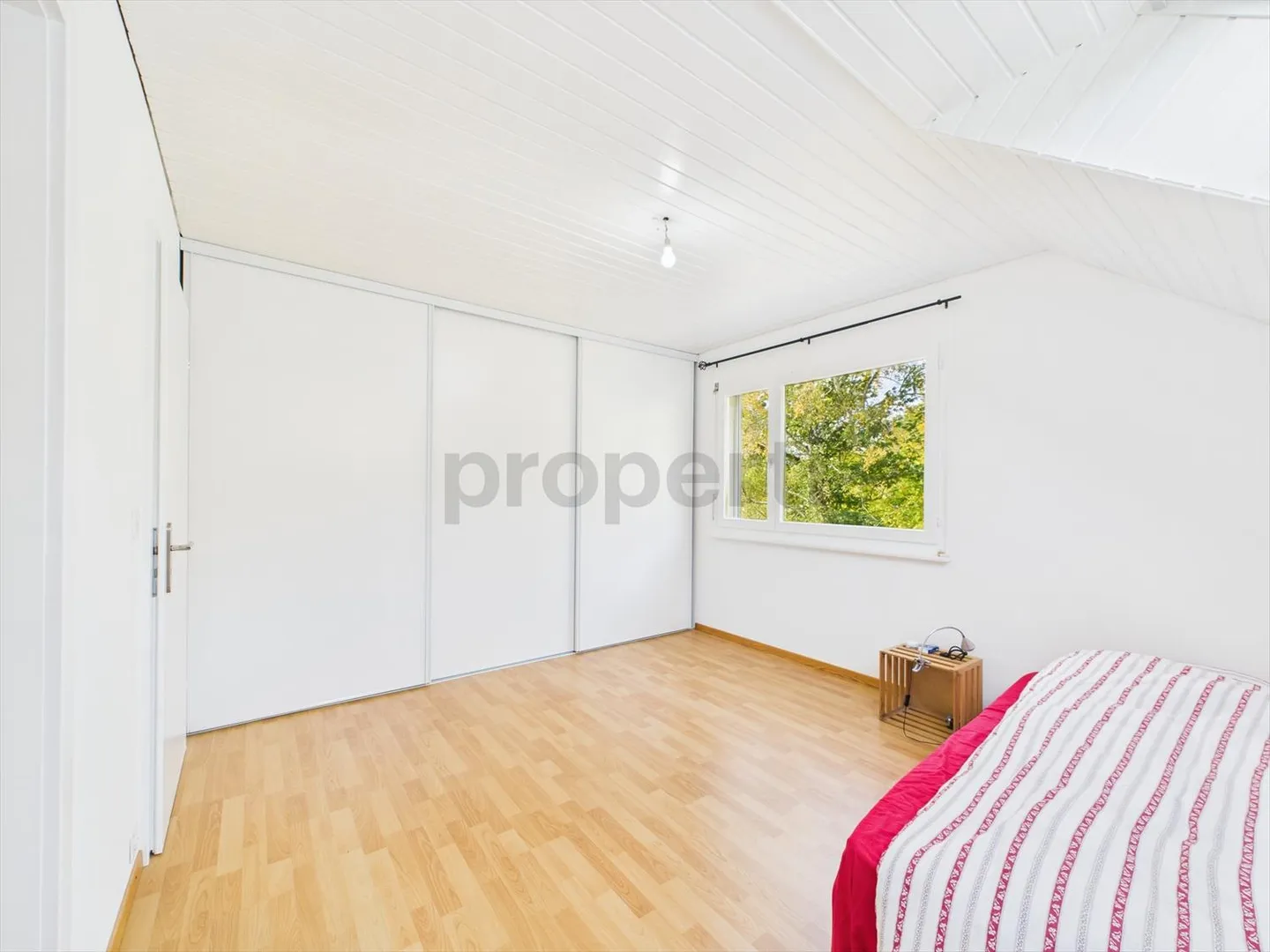 Renoviertes 5,5-Zimmer-Doppelhaus mit Garten, Veranda und großem Wohnzimmer - Foto 7 von 13