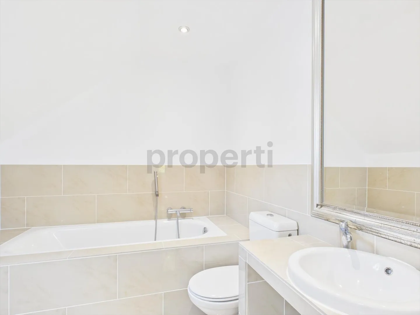 Renoviertes 5,5-Zimmer-Doppelhaus mit Garten, Veranda und großem Wohnzimmer - Foto 9 von 13